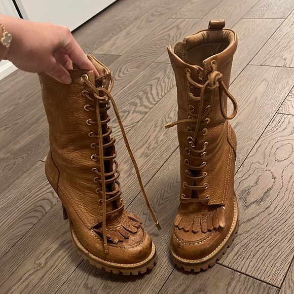 Tory Burch boots - Picture 1 of 4